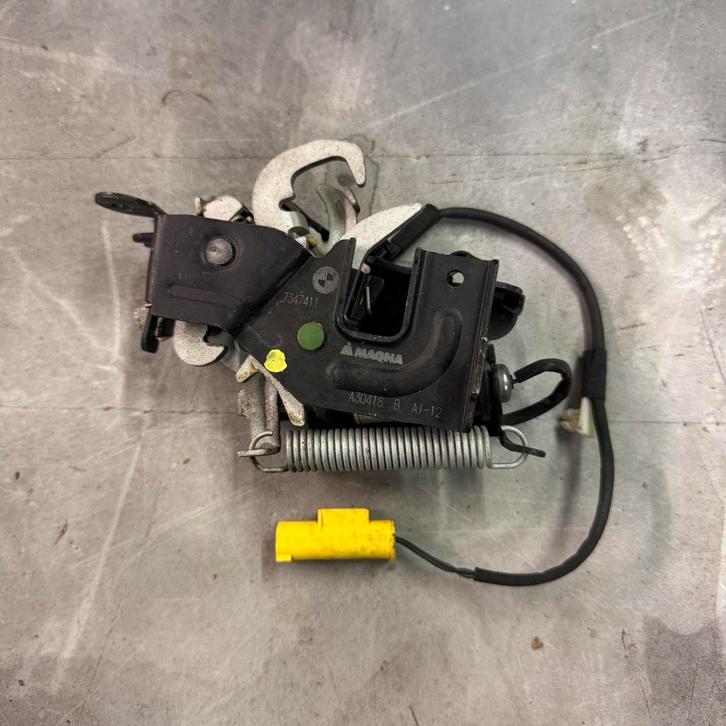 BMW Motorkapslot 51237347411, Auto-onderdelen, Carrosserie, Motorkap, BMW, Rechts, Gebruikt, Ophalen of Verzenden