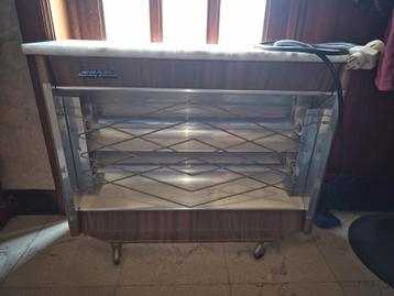 Vintage infrarood verwarming met marmeren bovenblad  beschikbaar voor biedingen
