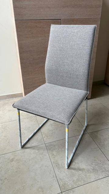 4 splinternieuwe stoelen T&T design. Niet gebruikt !! beschikbaar voor biedingen