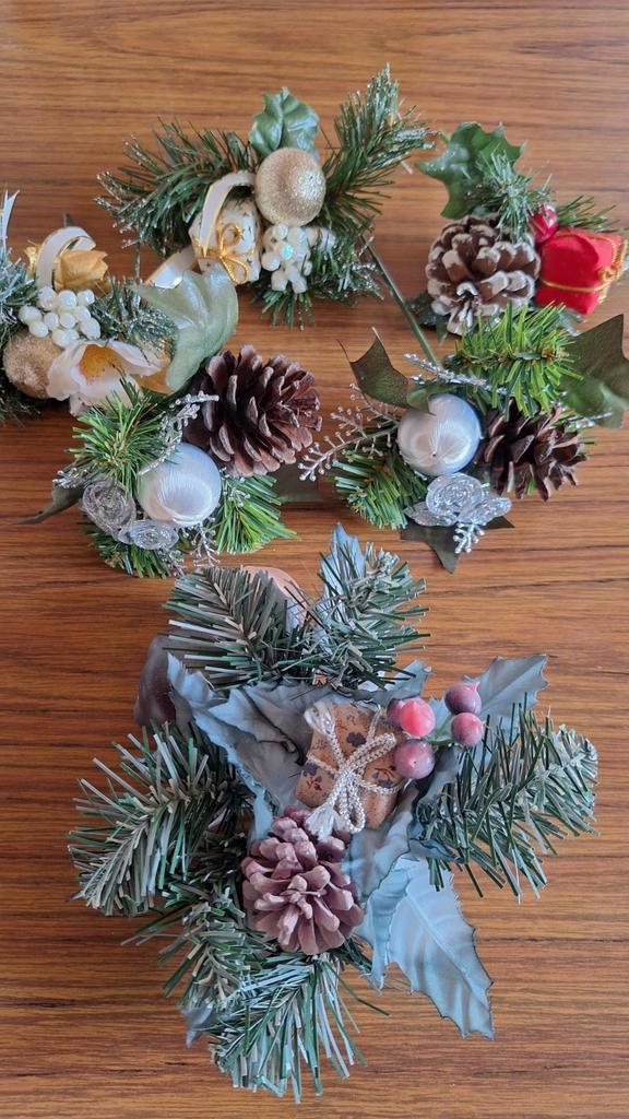 Bloemstukken versiering 4 euro voor de ganse set., Huis en Inrichting, Woonaccessoires | Kunstplanten en Kunstbloemen, Zo goed als nieuw