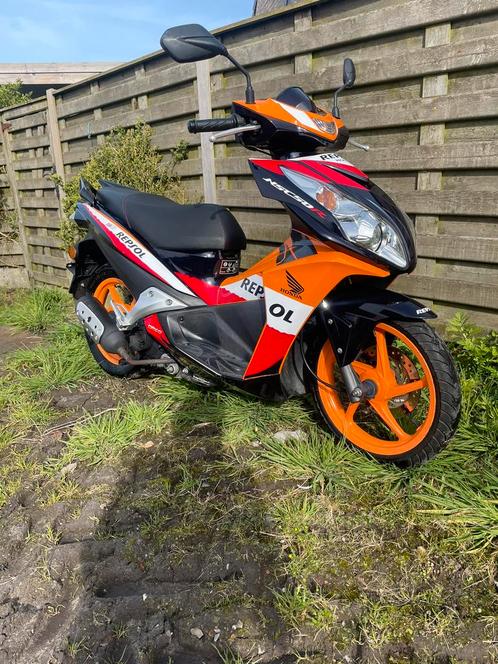 Honda NSC50R scooter Repsol *weinig schade*weinig km*, Vélos & Vélomoteurs, Scooters | Marques Autre, Utilisé, Classe B (45 km/h)