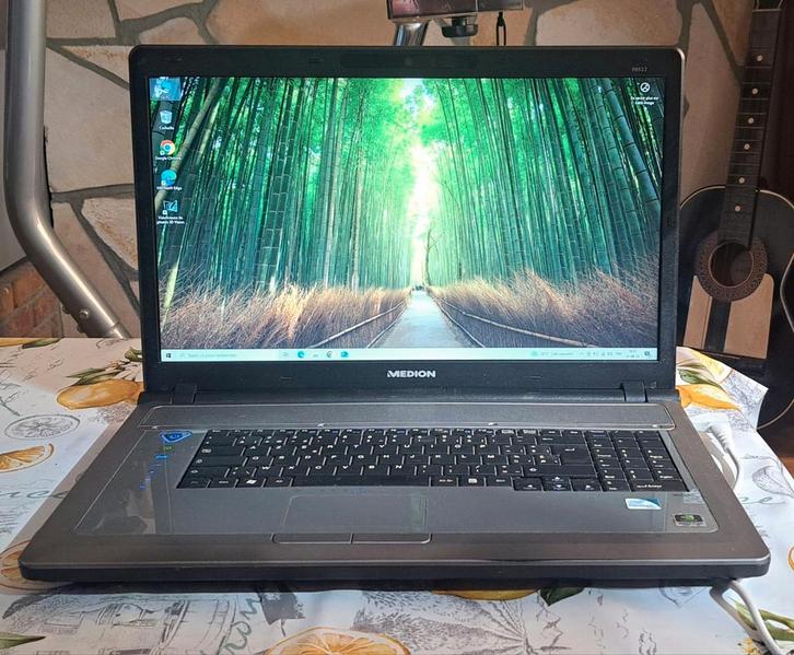 Ordinateur Médiion.Batterie HS et pas de chargeur., Computers en Software, Windows Laptops, Zo goed als nieuw, Ophalen