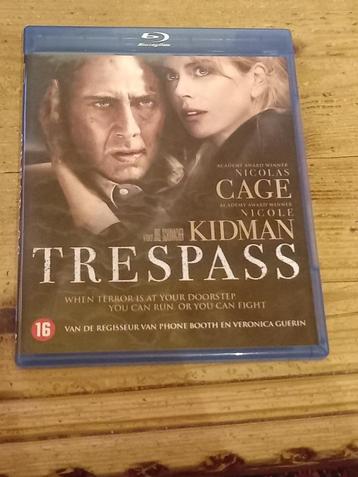 Blu-ray Disc Trespass, Enlèvement ou Envoi, Comme neuf, Action
