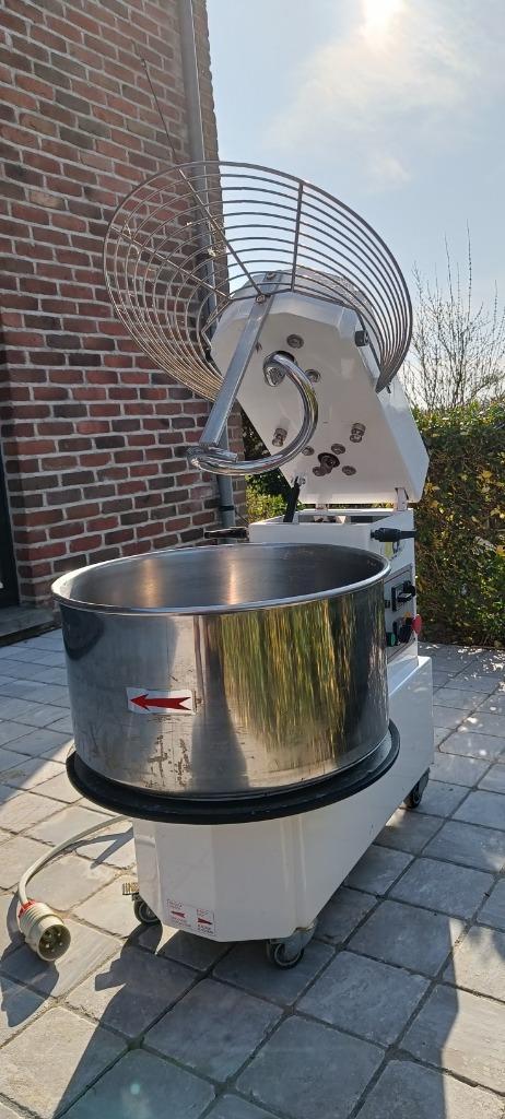 Kneder - deegkneder, Zakelijke goederen, Horeca | Keukenapparatuur, Bakkerij en Slagerij, Gebruikt, Ophalen of Verzenden