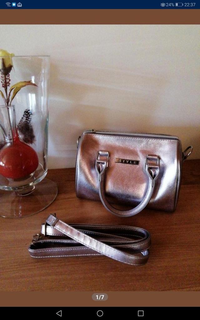 Zilverkleurige handtas (NIEUW), Mortsel, Handtassen en Accessoires, Tassen | Damestassen, Nieuw, Handtas, Ophalen