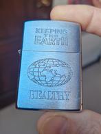 Zippo vintage "Keeping The Earth Healthy" - made in USA, Enlèvement ou Envoi