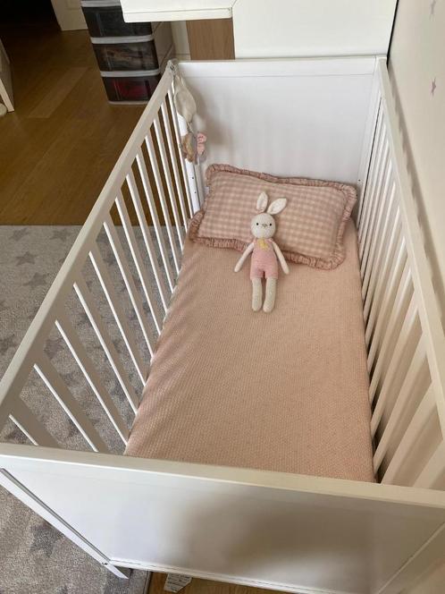 Lit bébé en Hêtre massif comme neuf, Enfants & Bébés, Chambre d'enfant | Lits, Comme neuf, Moins de 140 cm, Moins de 70 cm, Sommier à lattes