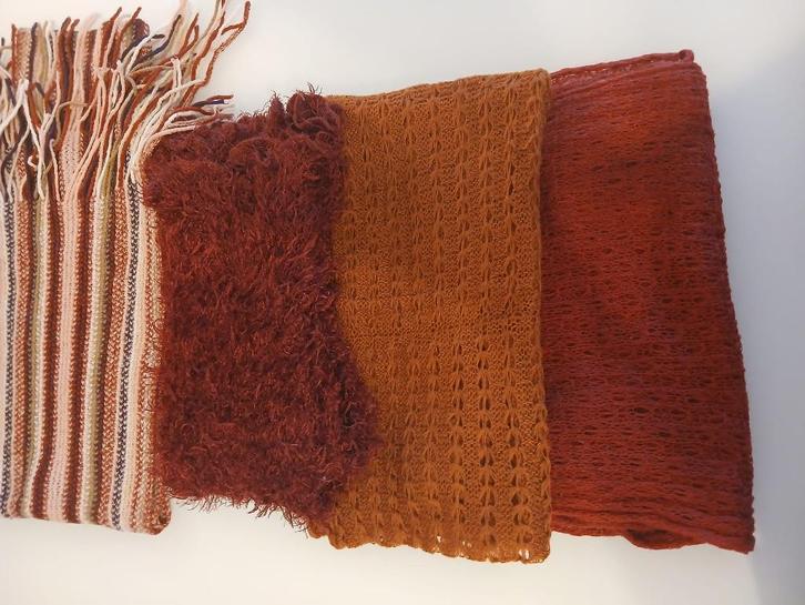 Set van 4 damessjaals in warme kleuren, Kleding | Dames, Mutsen, Sjaals en Handschoenen, Zo goed als nieuw, Sjaal, Maat 38/40 (M)
