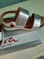 Nieuwe, zilverkleurige sandalen, maat 36, merk Ara, Ophalen of Verzenden, Nieuw, Sandalen of Muiltjes