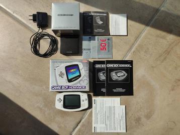 Game Boy Advance wit + Game Boy Advance SP zwarte dozen beschikbaar voor biedingen