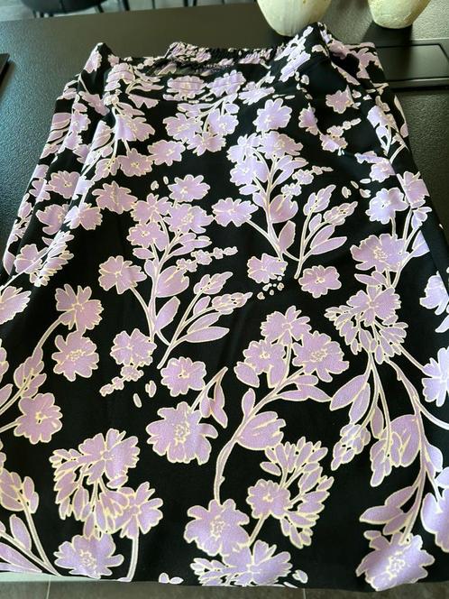 Gloednieuwe mooie zwart/paarse printbroek maat 50, Kleding | Dames, Broeken en Pantalons, Nieuw, Maat 46/48 (XL) of groter, Zwart