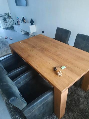 Houte tafel met 4 stoelen  beschikbaar voor biedingen