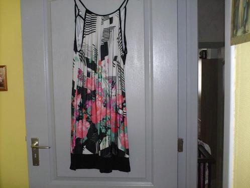 a vendre robe pour dame, Kleding | Dames, Jurken, Nieuw, Overige kleuren, Knielengte, Ophalen of Verzenden