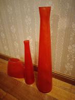 Rode vazen, Huis en Inrichting, Woonaccessoires | Vazen, Ophalen of Verzenden, Zo goed als nieuw, Rood, Kunststof