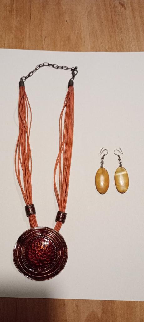 Bijoux: Collier et boucles d'oreilles, Bijoux, Sacs & Beauté, Colliers, Comme neuf, Autres matériaux, Orange, Avec pendentif, Enlèvement
