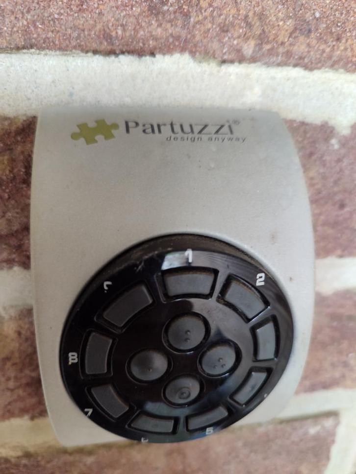 Garagepoort afstandsbediening PARTUZZI herstellen, Doe-het-zelf en Bouw, Deuren en Vliegenramen, Gebruikt, Garagedeur, Metaal