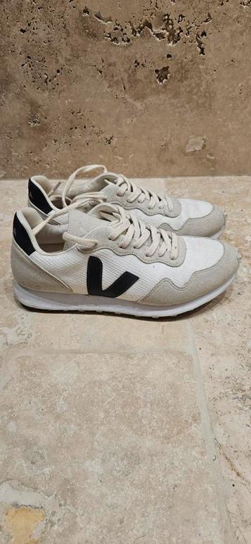 VEJA-schoenen in perfecte staat  beschikbaar voor biedingen