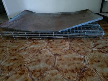 Honden bench, dog cage beschikbaar voor biedingen