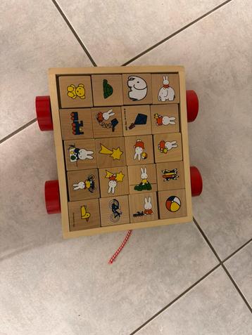 Nijntje blokken spel met karretje beschikbaar voor biedingen