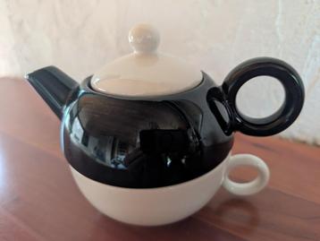 Nieuw: theepot en beker beschikbaar voor biedingen