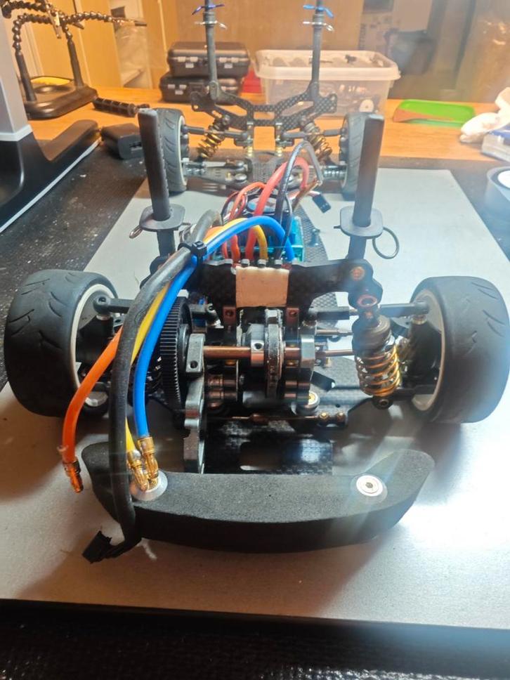 MTS Fronti FFV3, Hobby en Vrije tijd, Modelbouw | Radiografisch | Auto's, Zo goed als nieuw, Ophalen of Verzenden