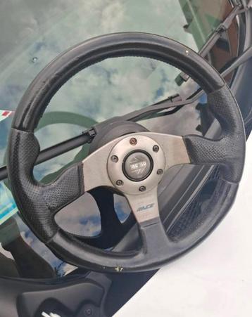 Volant Momo beschikbaar voor biedingen