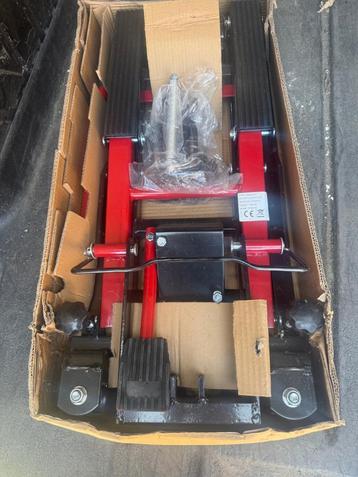 motorlift  voor moto / scooter  nieuw in de doos  beschikbaar voor biedingen