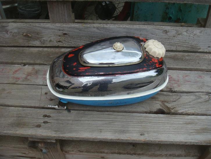 paar metalen retro benzine tankjes, Motoren, Onderdelen | Oldtimers, Ophalen