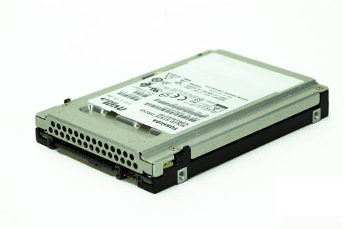 Toshiba KCM5XVUG1T60 2.5" NVMe SSD 1.6TB U.2 SDFMC85GEB01, Computers en Software, Harde schijven
