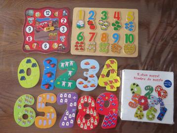 Speelgoed pakket van 3 houten puzzels beschikbaar voor biedingen