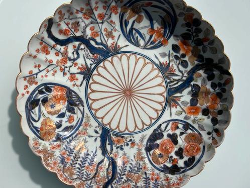XL bord oud Japans Imari porselein handgedecoreerd gegolfd, Antiek en Kunst, Antiek | Porselein, Ophalen of Verzenden