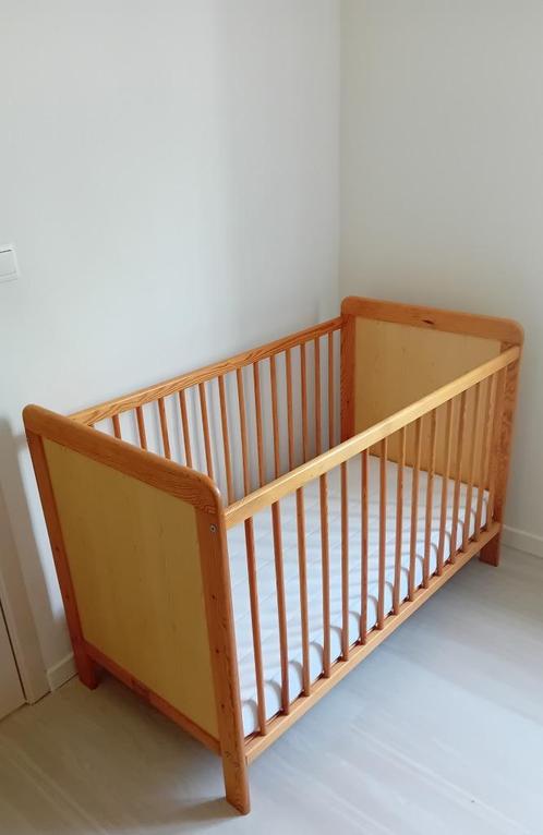 Babybed met matras, Enfants & Bébés, Chambre d'enfant | Lits, Utilisé, Matelas, Enlèvement ou Envoi