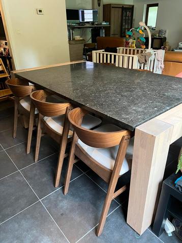 Eettafel Blauwe Hardsteen beschikbaar voor biedingen