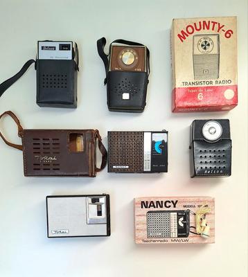 Lot/ collectie 5 vintage pocket transistor radios beschikbaar voor biedingen