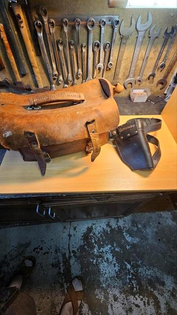 Sac en cuir 15€+étui ceinture 10€ beschikbaar voor biedingen