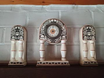 Oud antiek klokje beschikbaar voor biedingen