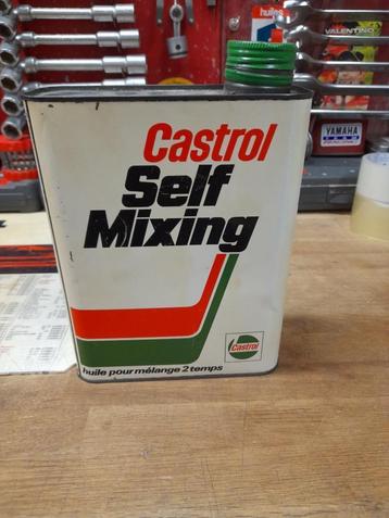 Oude lege oliekan Castrol zelfmengend 2-takt mengsel  beschikbaar voor biedingen