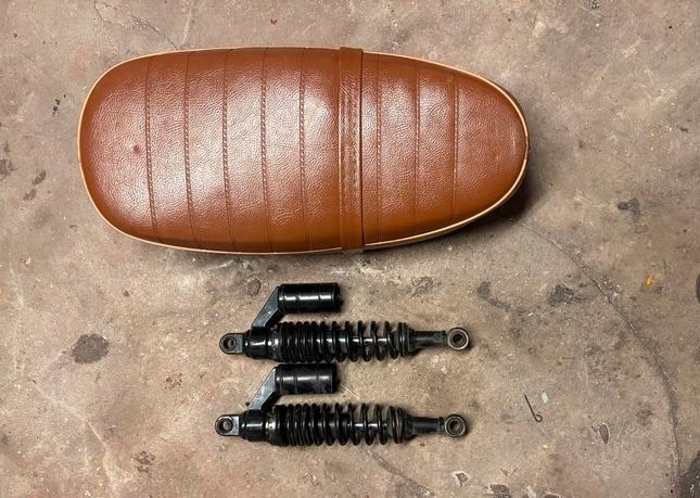 DAX zadel,veren,uitlaat, Motoren, Tuning en Styling, Ophalen of Verzenden