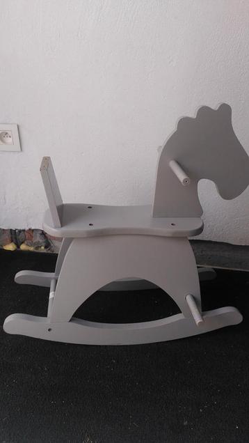 Hobbelpaard  beschikbaar voor biedingen