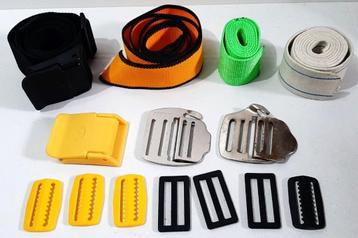 Duikriemen, loodstoppers en gespen beschikbaar voor biedingen