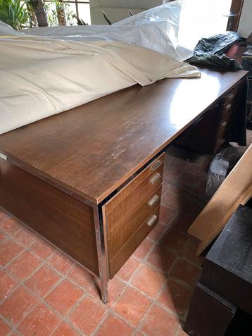 Énorme bureau Atelier Coppens pour Bulo 1976 en noyer 