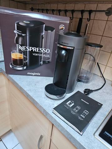 Machine à capsules Nespresso Vertuo, Machine à espresso, Réservoir d'eau amovible, Dosettes et capsules de café, Enlèvement