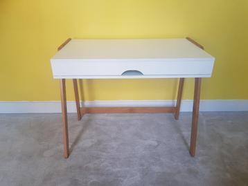 Bureau Alinéa beschikbaar voor biedingen