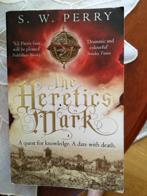 S.W. PERRY - The Heretic's Mark - thriller - anglais, Livres, Langue | Anglais, Comme neuf, Fiction, Enlèvement ou Envoi