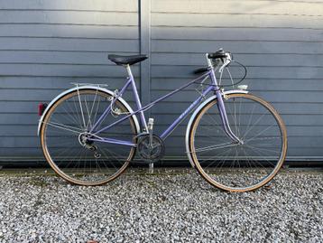 Vélo Ancien Violet de la marque Viking disponible aux enchères