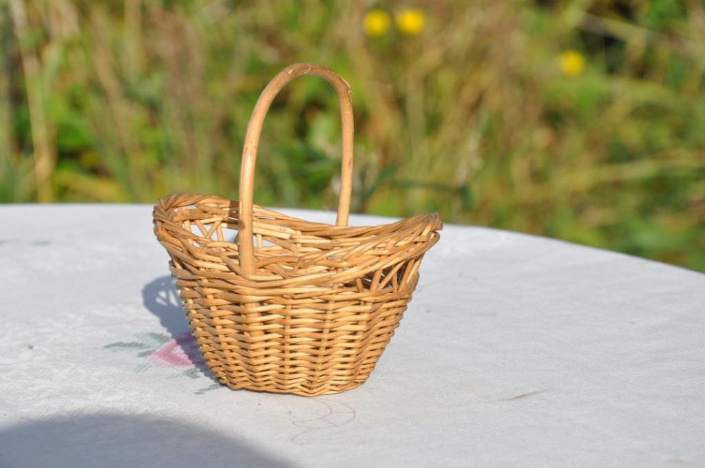 tres petit panier decoratif  oval dn rotin, Maison & Meubles, Accessoires pour la Maison | Plataux & Paniers, Enlèvement ou Envoi