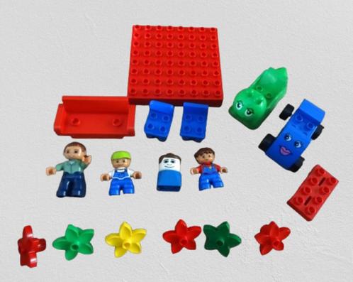 Duplo stoelen, bank, 4 poppetjes, bloemen, voertuigen, basis, Kinderen en Baby's, Speelgoed | Duplo en Lego, Gebruikt, Duplo, Complete set