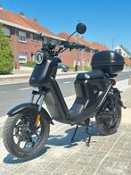 NIU UQi GT PRO elektrische brommer 45km/u, Fietsen en Brommers, Ophalen, Zo goed als nieuw