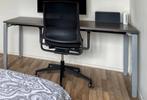 Bureau Ahrend 180 x 160 (in hoogte verstelbaar), Ophalen, In hoogte verstelbaar, Zo goed als nieuw, Bureau