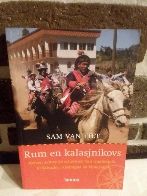 S. van Tilt - Rum en kalasjnikovs, Livres, Récits de voyage, Comme neuf, Enlèvement ou Envoi